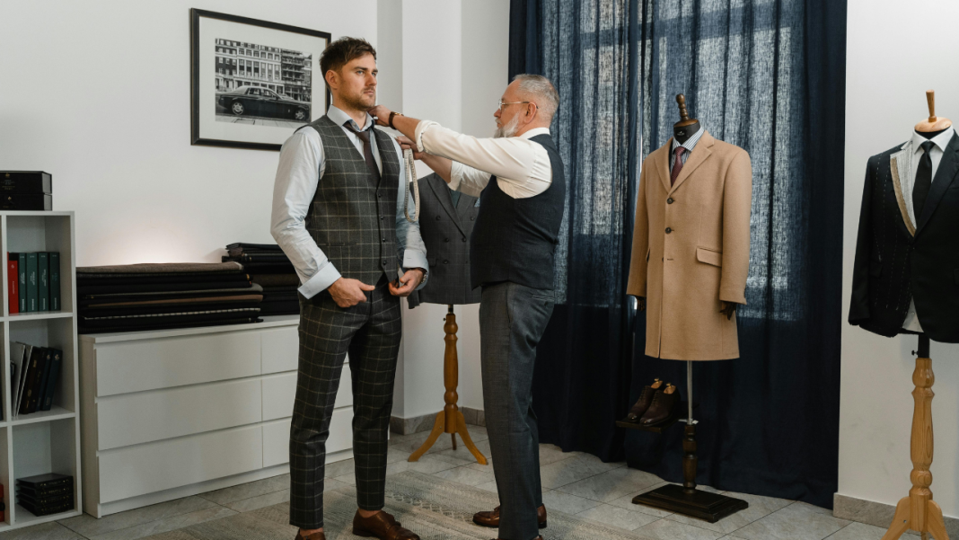 Master the Art of Smart-Casual with the Oxford Shirt Master the Art of Smart-Casual with the Oxford Shirt
