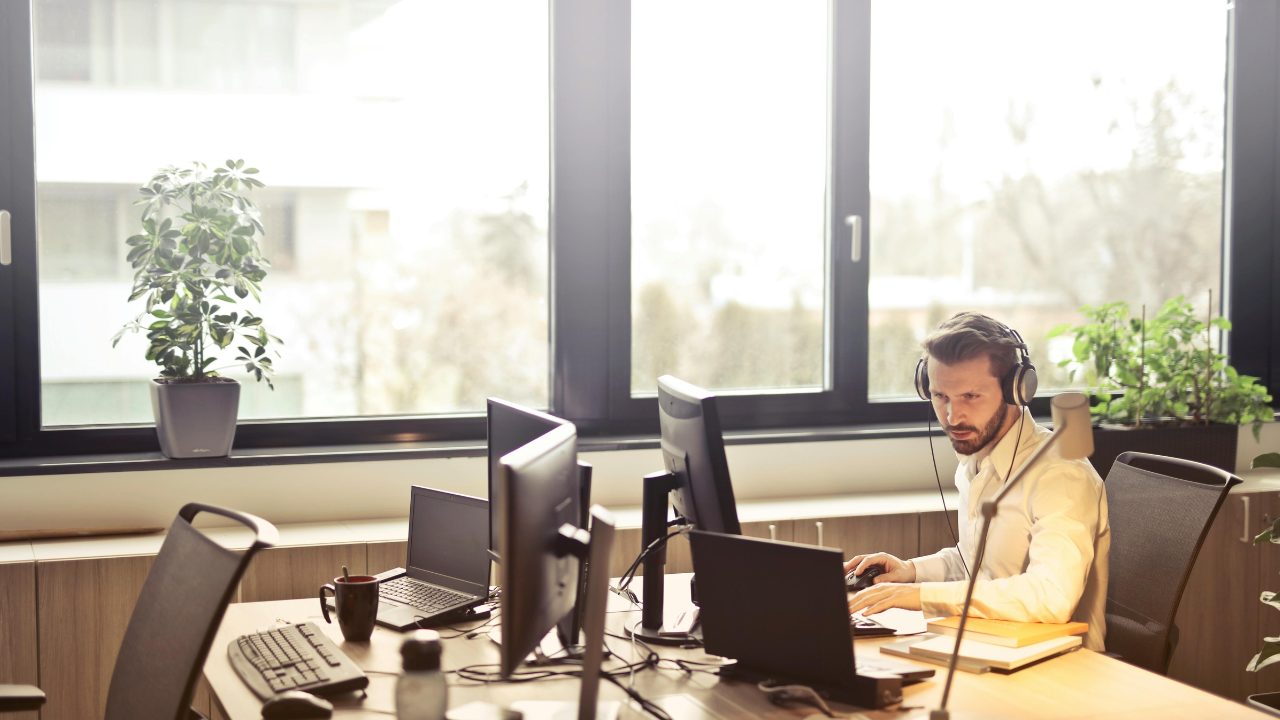 Tax Season Nightmare? CRA Struggles to Patch Service Collapse After Massive Staff Losses Tax Season Nightmare? CRA Struggles to Patch Service Collapse After Massive Staff Losses