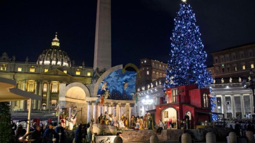 The nativity scene and Christmas tree open in St. Peter’s Square The nativity scene and Christmas tree open in St. Peter's Square