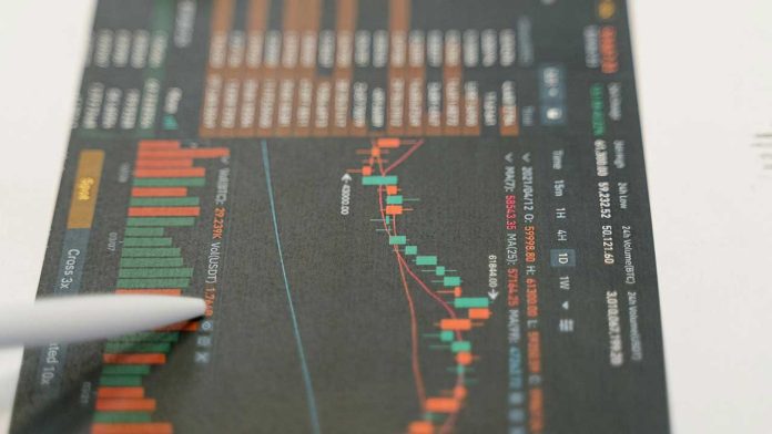 Indian Shares Edge Higher as Investor Confidence Slowly Returns