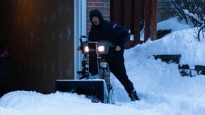 Record-Breaking Winter Storm Paralyzes Toronto as Heavy Snowfall Grounds Flights and Disrupts Daily Life