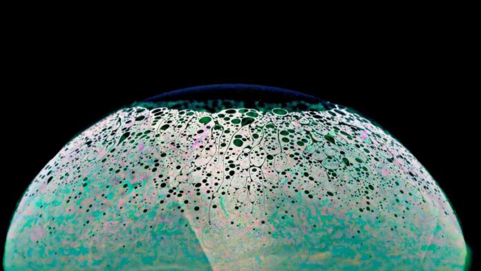 Sunlight-Powered Liquid Metal Method Offers New Pathway to Sustainable Hydrogen Energy