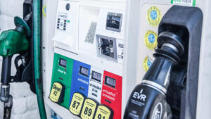 Gas soars whilst oil jumps, with the Iran war pushing down global stock markets