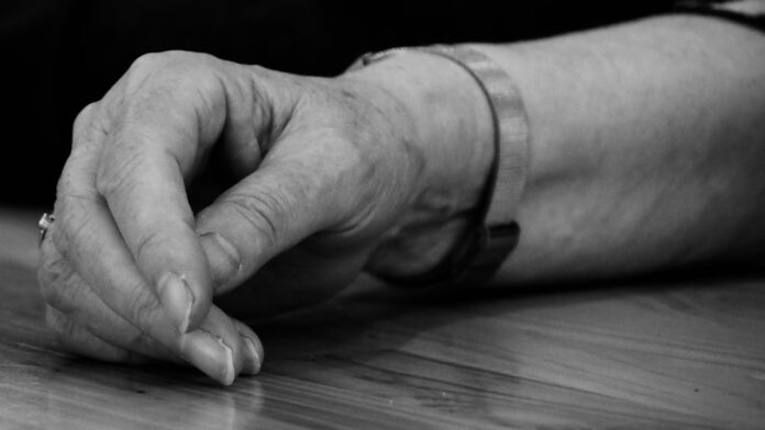 New Study Reveals: Older Australians Without Partners or Children Face Significantly Higher Loneliness, Even in Long-Term Care