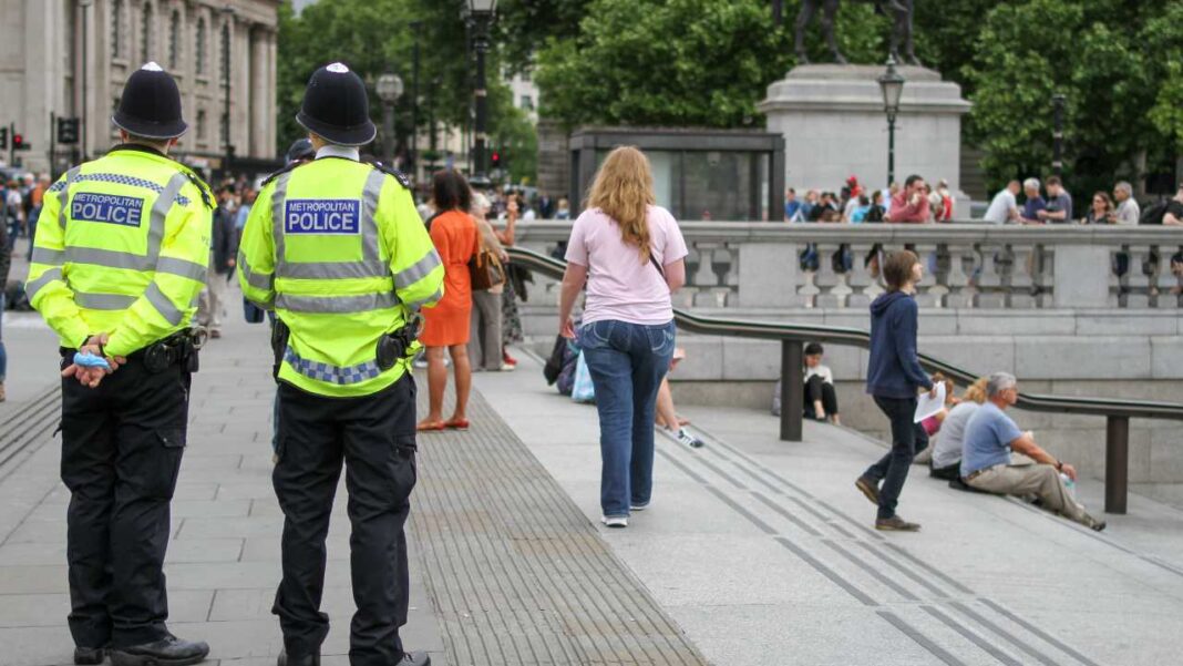 Mass Marches in London Highlight Tensions Between ‘Unite the Kingdom’ Supporters and Nakba Commemoration Mass Marches in London Highlight Tensions Between ‘Unite the Kingdom’ Supporters and Nakba Commemoration