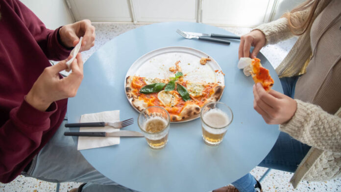Alcohol Tricks Your Body Into Wanting More Junk Food, New Study Suggests