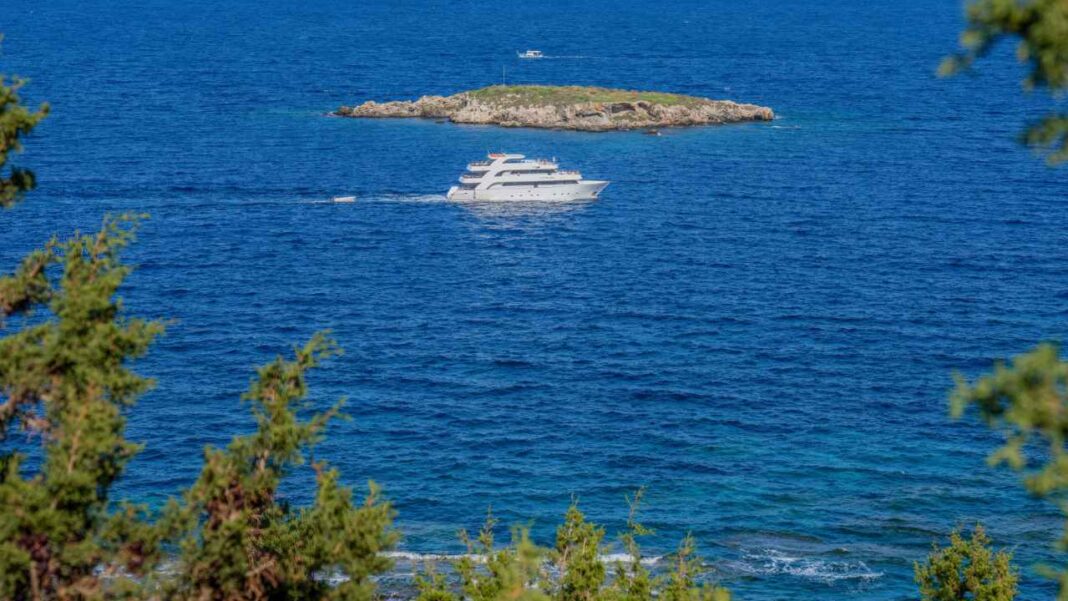 Zuckerberg’s SuperYacht anchored off B.C. ahead of World Cup match Zuckerberg’s SuperYacht anchored off B.C. ahead of World Cup match