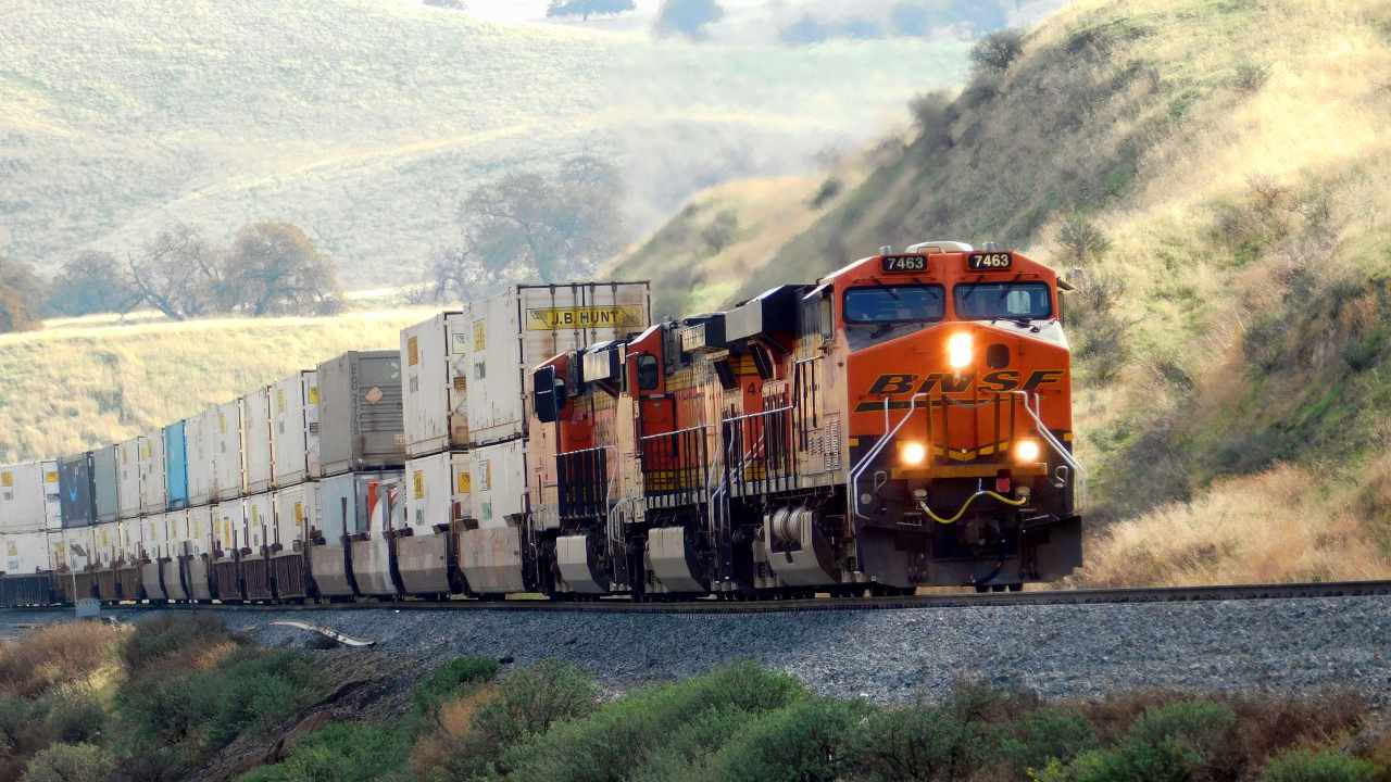 Canada–U.S. Trade Tensions Rise as Trump’s Latest Tariffs Threaten USD 19.88 Billion in Exports