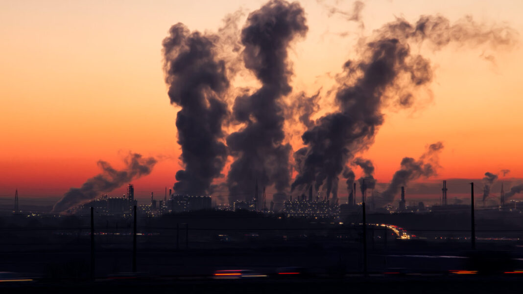 Tiny Airborne Particles Could Increase Parkinson’s Disease Risk, New Scientific Review Warns Image by Ralf Vetterle from Pixabay