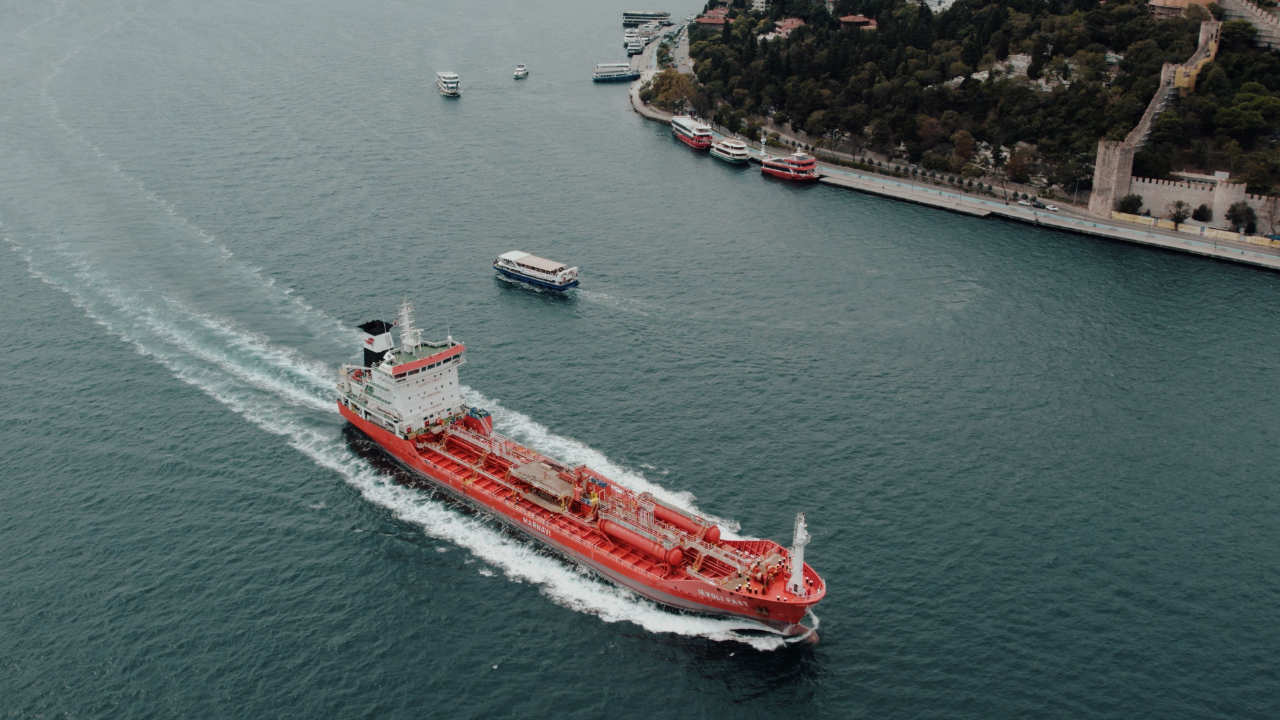 Strait of Hormuz Tensions Trigger Surge in U.S. Crude Demand as Empty Supertankers Head to American Ports