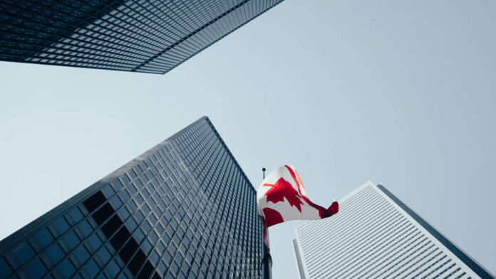 Canadian Dollar Outlook Improves as Economic Growth Narrows Gap With U.S. Performance
