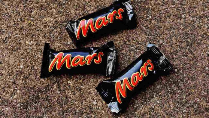 Massive 1991 Mars Bar Found in UK Home Goes Viral as Consumers Debate Shrinkflation