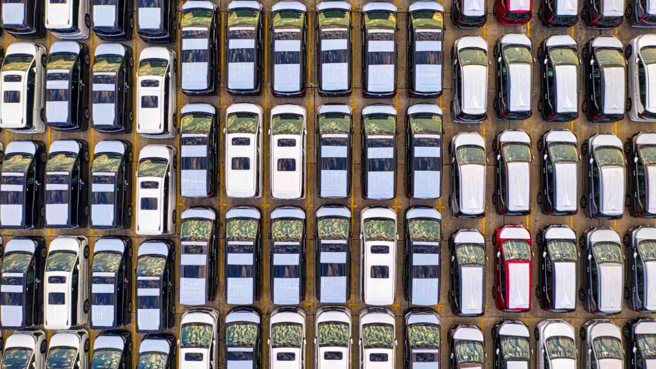 British Factories See Strongest Growth in Almost Two Years as Supply Chain Pressures Ease