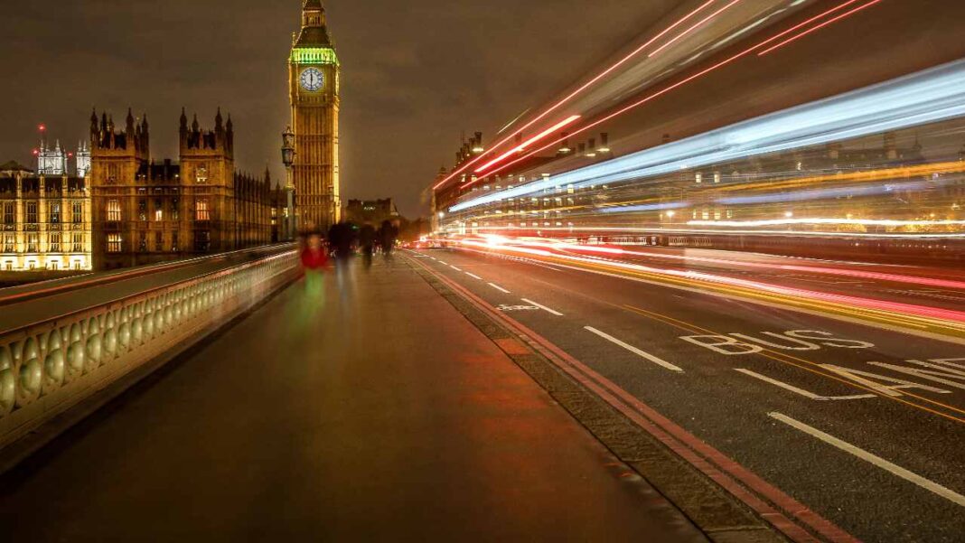 UK Economy Shows First Major Signs of AI Boom Impact as Tech Sector Fuels Growth UK Economy Shows First Major Signs of AI Boom Impact as Tech Sector Fuels Growth
