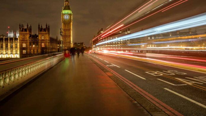 UK Economy Shows First Major Signs of AI Boom Impact as Tech Sector Fuels Growth