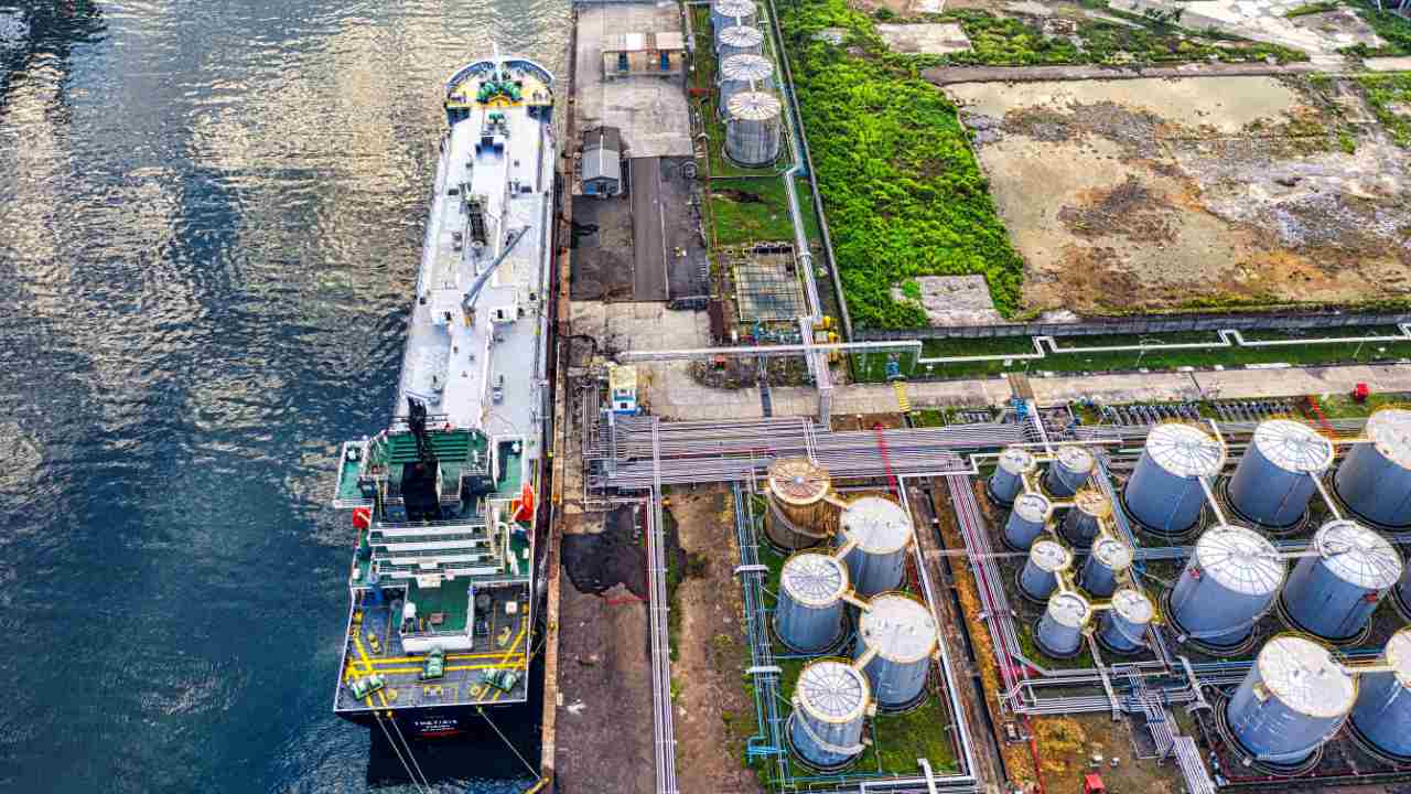 Singapore’s Marine-Fuel Market Finds Its Footing as Hormuz Disruption Drags On