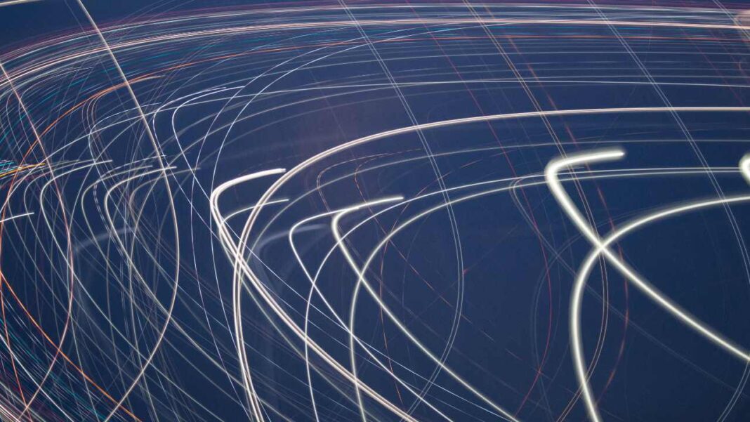 MoOCl₂ Nanostructures Could Enable Smaller, More Powerful Multifunctional Optical Devices