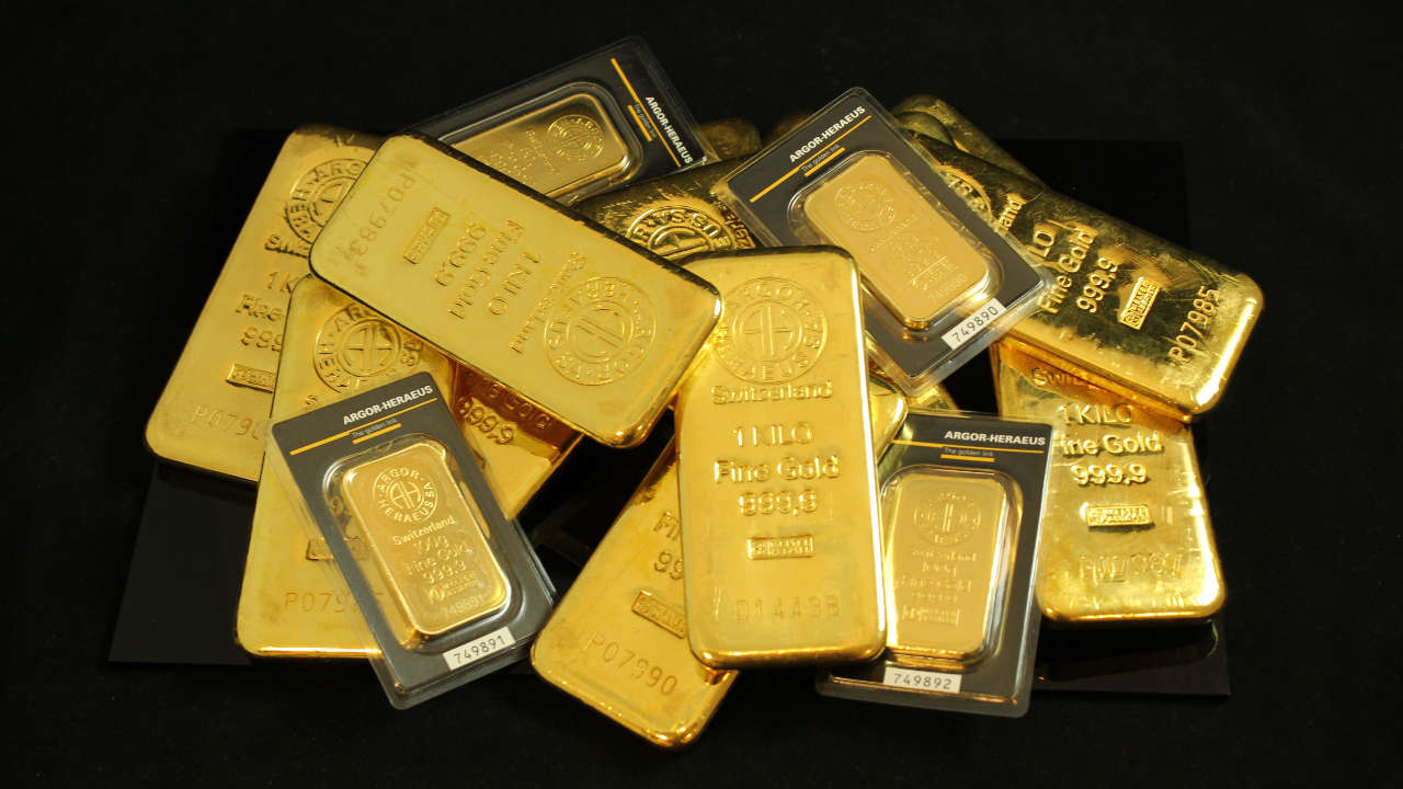 Canada’s Trade Surplus Narrows Sharply in July as Gold and Energy Exports Fall