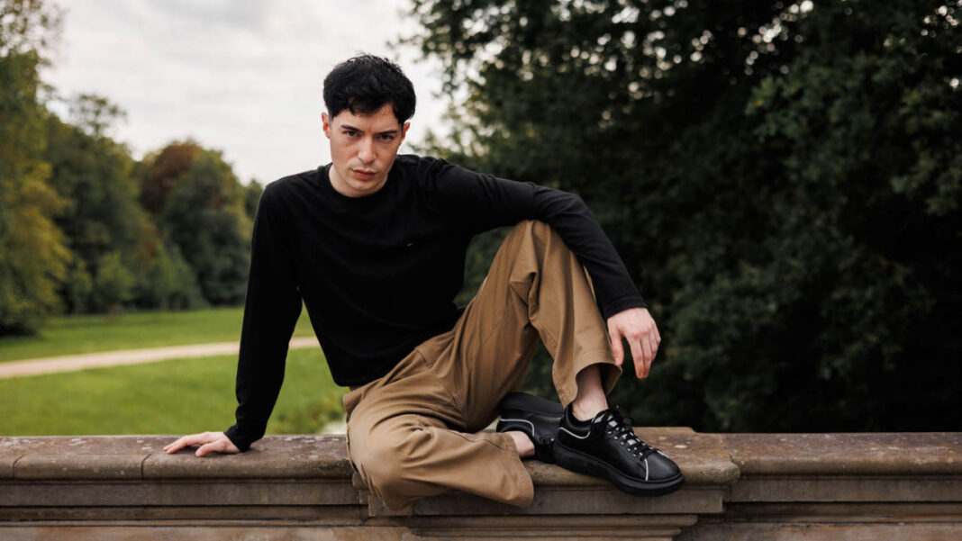 Alexander McQueen Returns to London Fashion Week as Seán McGirr Brings the Iconic British House Back to the City Where Its Story Began Alexander McQueen Returns to London Fashion Week as Seán McGirr Brings the Iconic British House Back to the City Where Its Story Began