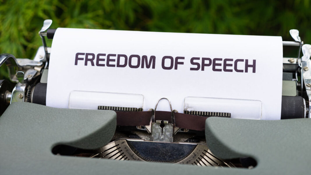Macron Pushes Tighter Digital Rules in Europe, Raising Concerns Over Free Speech
