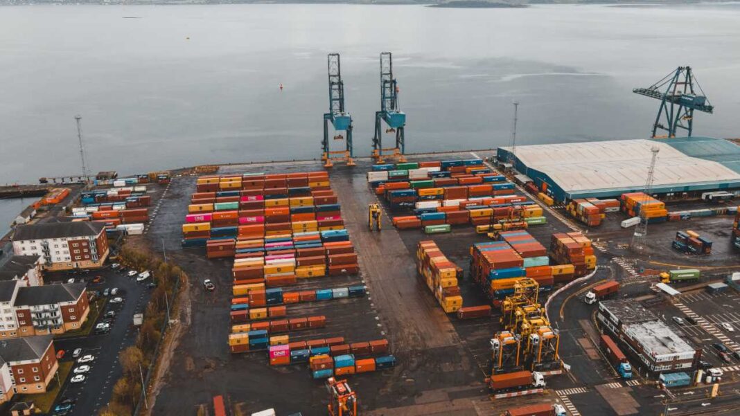 South Africa’s Private Sector Contracts as Weak Demand and Rising Costs Weigh on Businesses